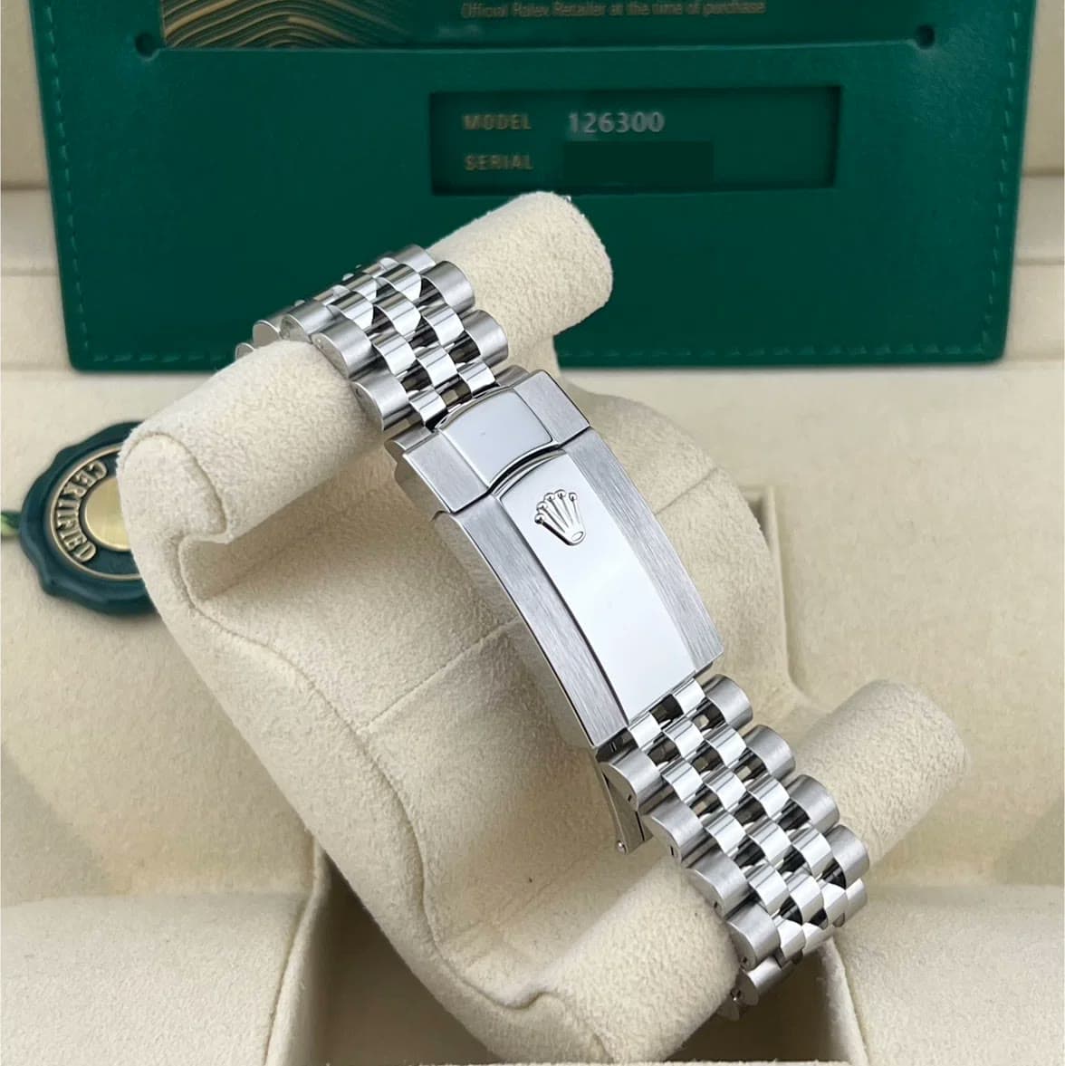 2025 Rolex Datejust 41 Smooth / Silver / Jubilee 126300-0004 — 41 mm, Steel, Silver dial