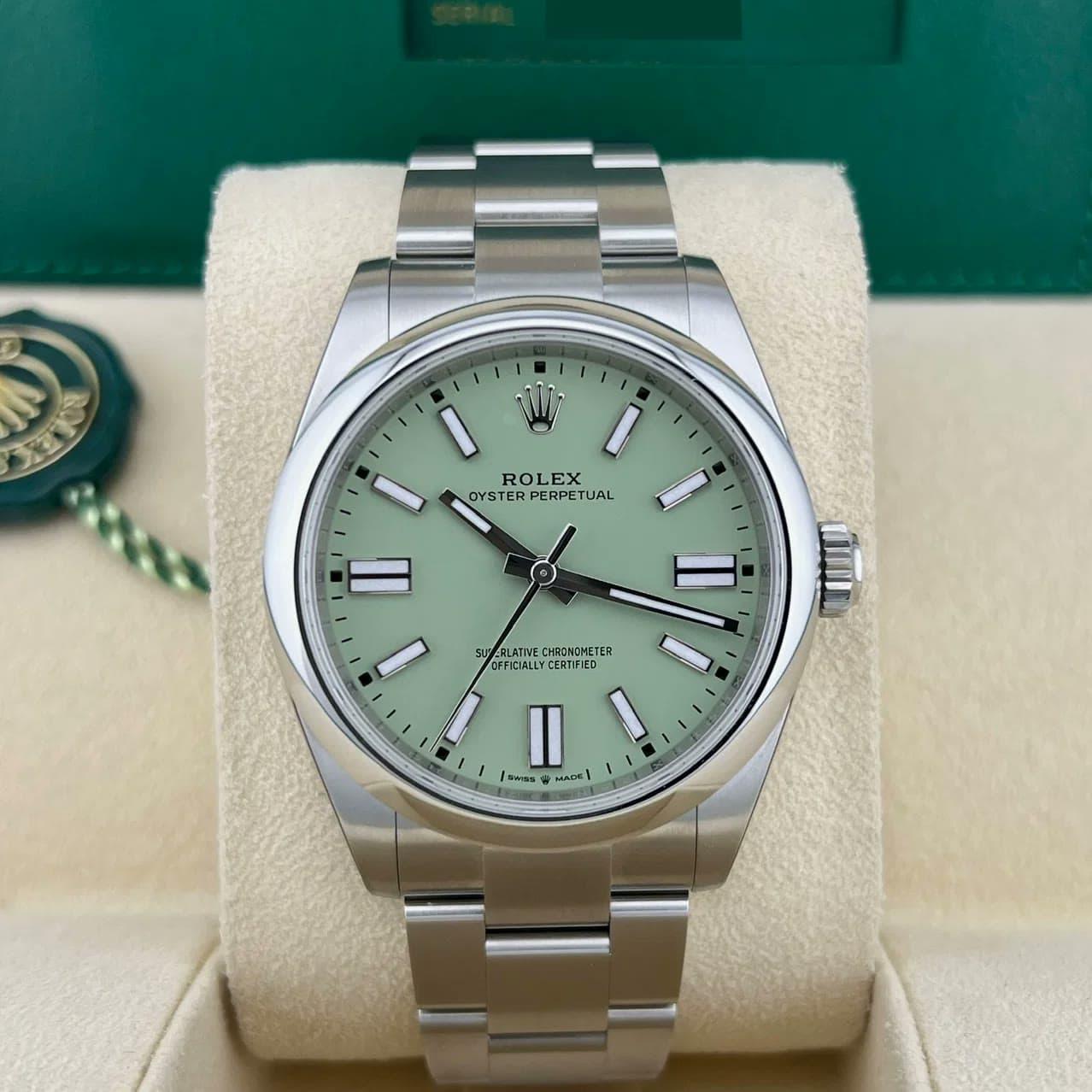 2025 Rolex Oyster Perpetual 41 Steel / Smooth / Pistachio / Oyster 134300-0006 — 41 mm, Steel, Green dial